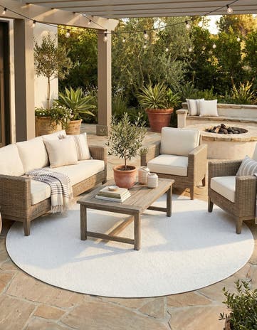 7' 10 x 7' 10 Easy-Clean Solid Indoor / Outdoor Round Rug