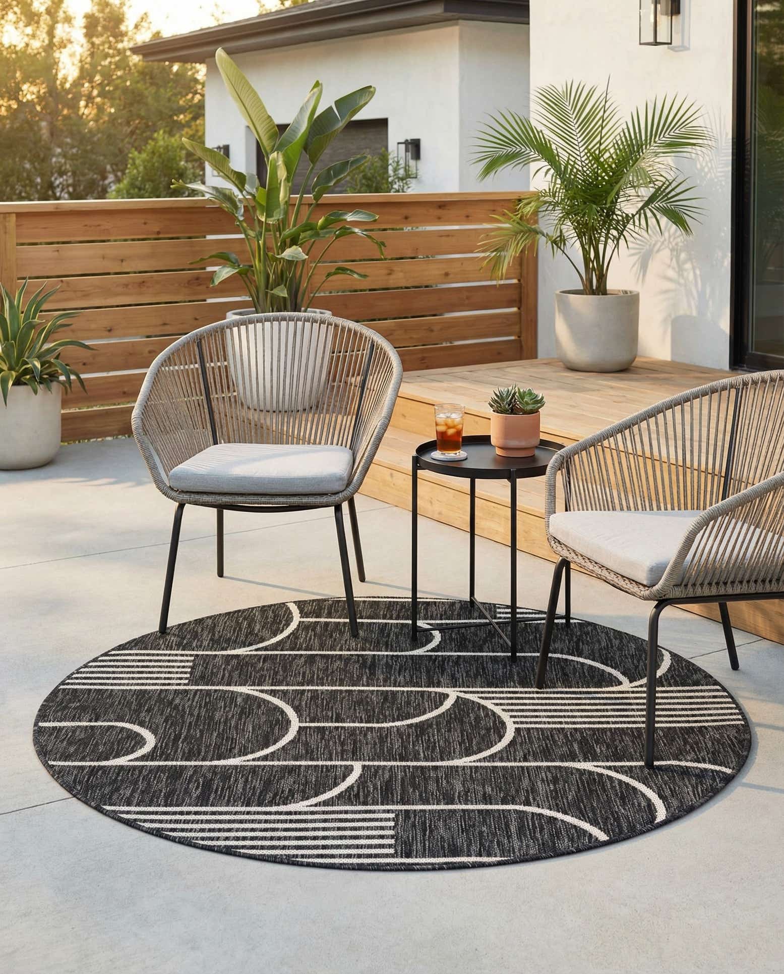 4' x 4' Easy-Clean Modern Indoor / Outdoor Round Rug