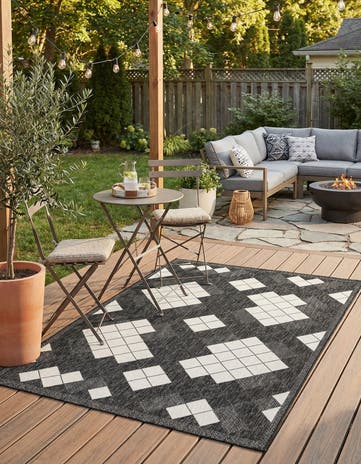 5' 3 x 8' Easy-Clean Modern Indoor / Outdoor Rug