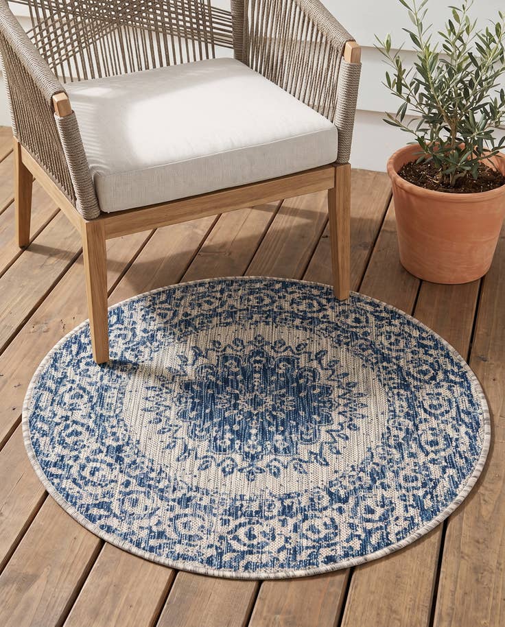 Detail image of 3' x 3' Easy-Clean Traditional Indoor / Outdoor Round Rug