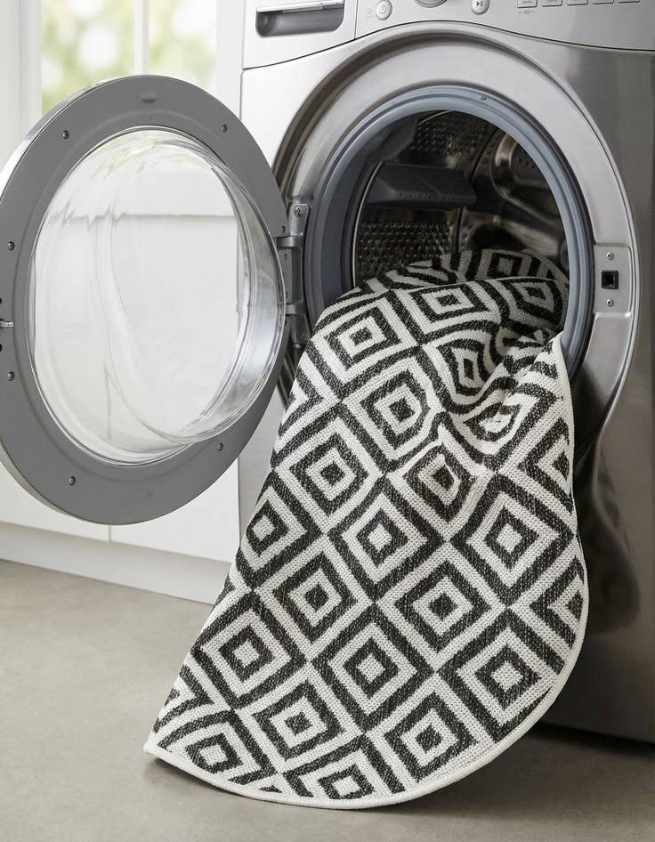 Detail image of 3' x 3'  Washable Jill Zarin Costa Rica Indoor / Outdoor Round Rug