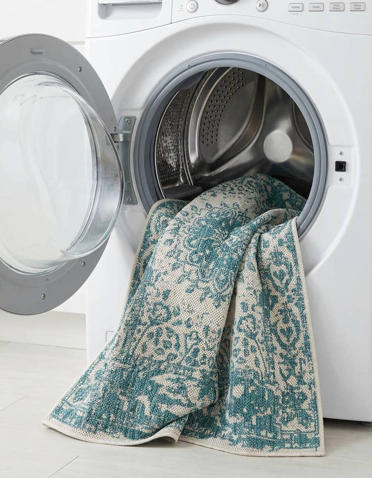 Detail image of 2' x 3'  Washable Traditional Indoor / Outdoor Rug