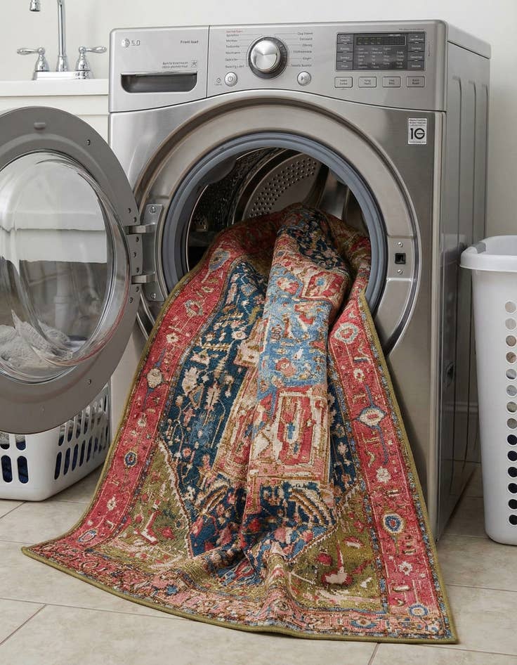 Detail image of 4' x 6'  Washable Traditional Indoor / Outdoor Rug