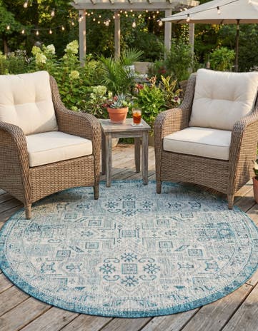 5' 3 x 5' 3 Easy-Clean Aztec Indoor / Outdoor Round Rug