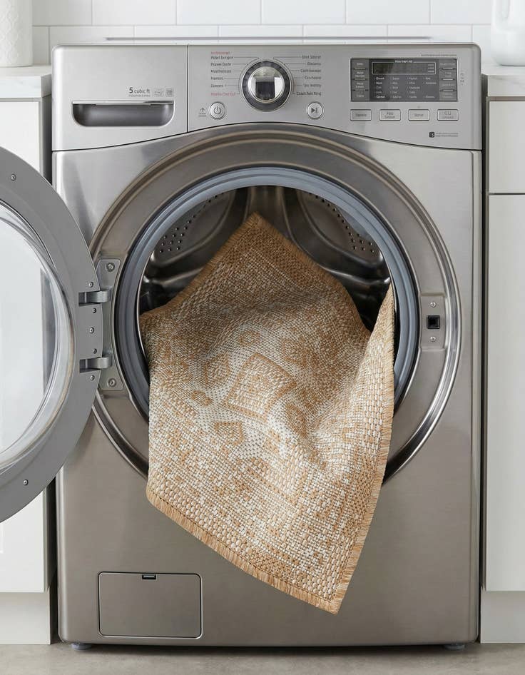 Detail image of 1' 4 x 1' 4  Washable Aztec Indoor / Outdoor Sample Rug