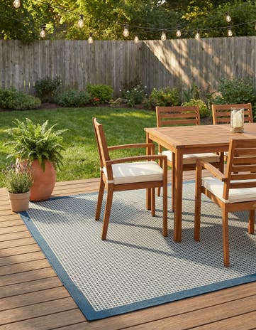 5' x 8' Easy-Clean Border Indoor / Outdoor Rug