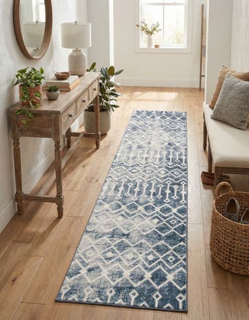 2' 7 x 12' Bohemian Trellis Runner Rug
