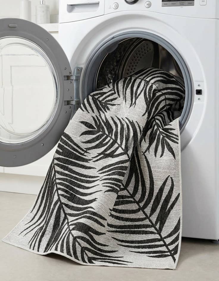 Detail image of 6' x 9'  Washable Botanical Indoor / Outdoor Rug