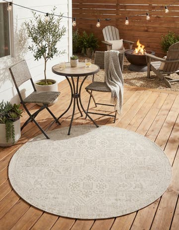Light Gray Easy-Clean Aztec Indoor / Outdoor Round Rug