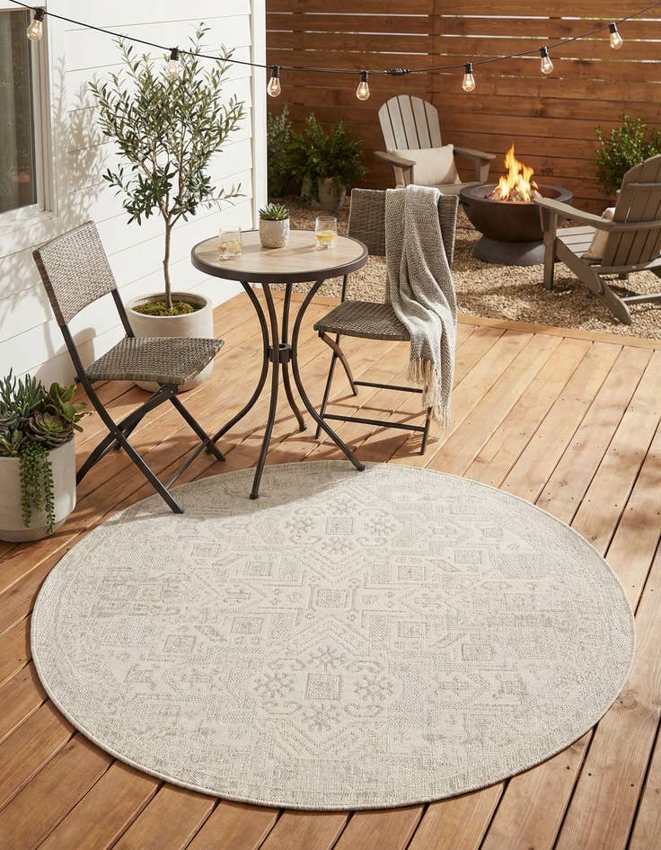 Detail image of 5' 3 x 5' 3  Washable Aztec Indoor / Outdoor Round Rug