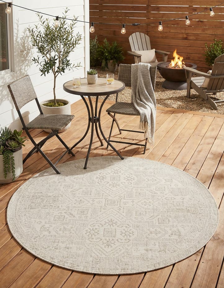 5' 3 x 5' 3 Easy-Clean Aztec Indoor / Outdoor ...