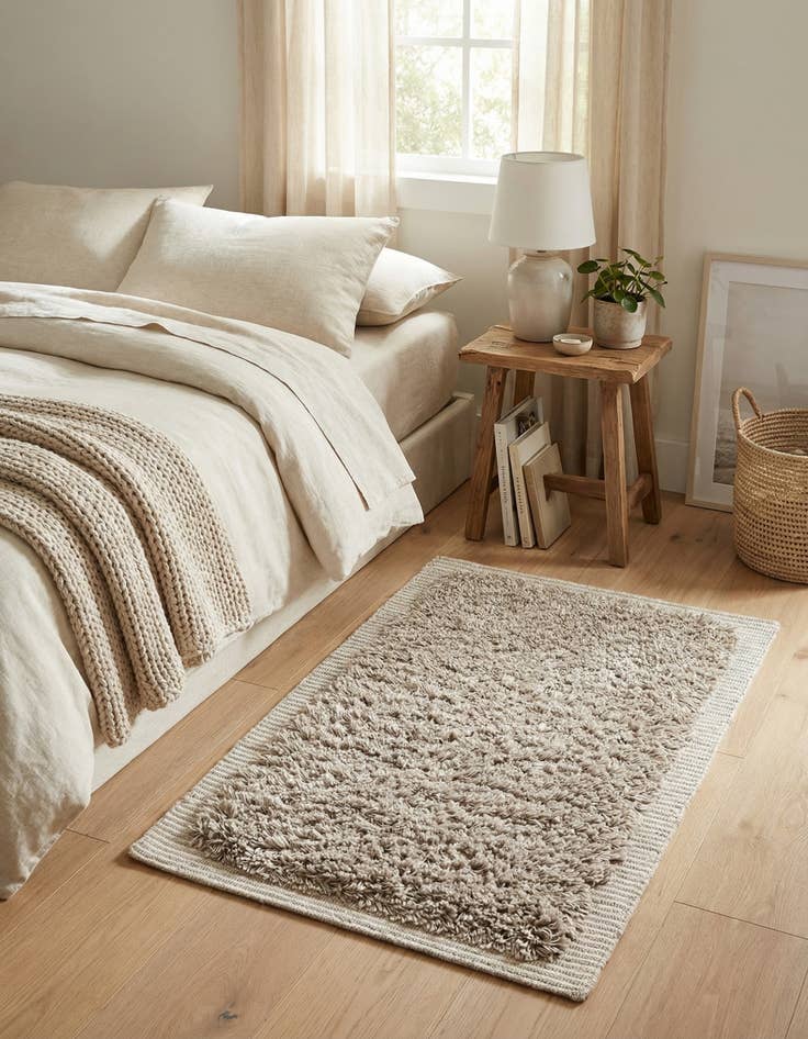 Detail image of 2' 1 x 3' Solid Shag Rug