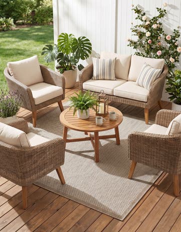 7' 10 x 7' 10 Easy-Clean Border Indoor / Outdoor Square Rug