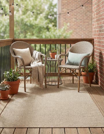 4' x 6' Easy-Clean Solid Indoor / Outdoor Rug