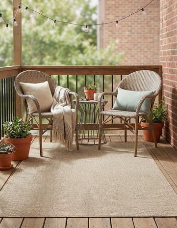 4' x 6' Easy-Clean Solid Indoor / Outdoor Rug