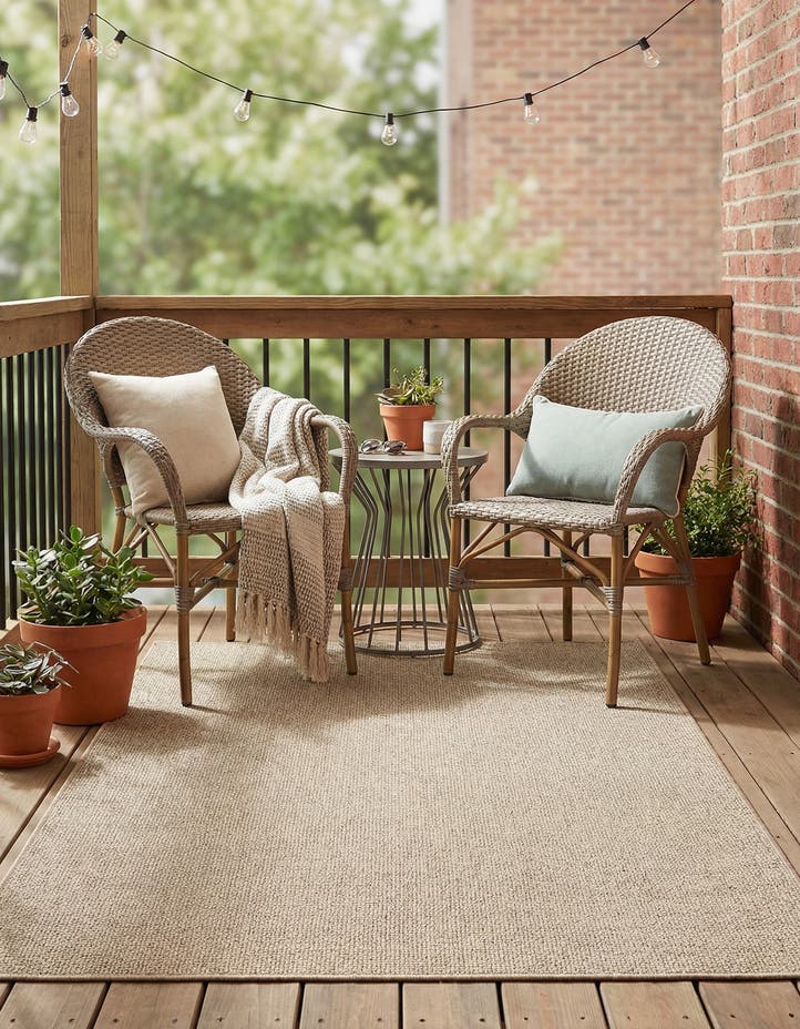 4' x 6' Easy-Clean Solid Indoor / Outdoor ...