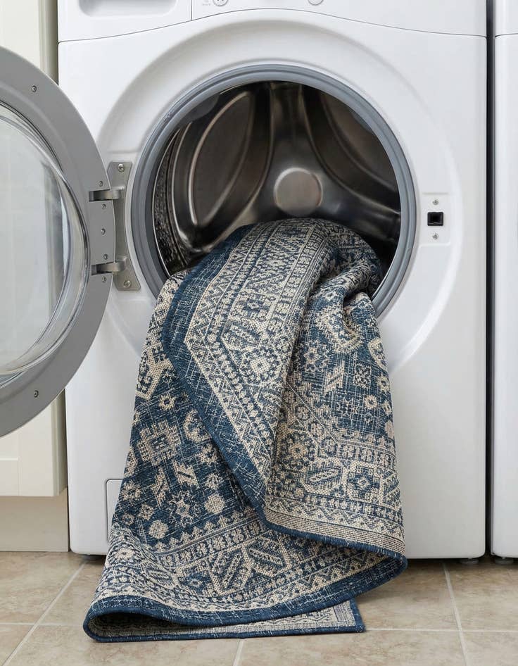 Detail image of 5' 3 x 5' 3  Washable Aztec Indoor / Outdoor Octagon Rug