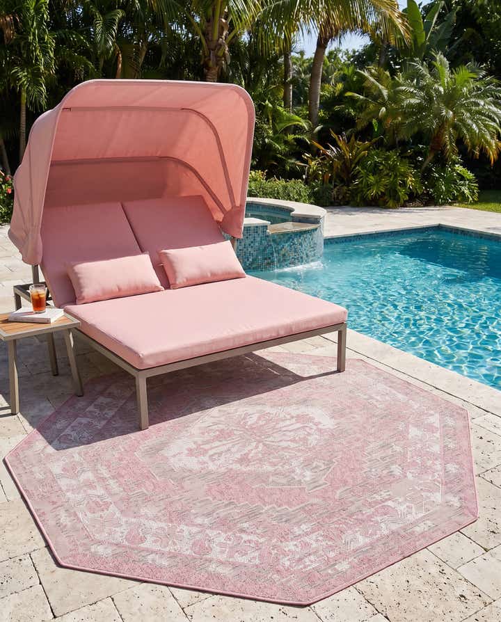 7' 10 x 7' 10 Easy-Clean Traditional Indoor / Outdoor Octagon Rug