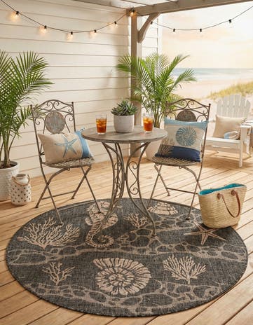 Black Easy-Clean Coastal Indoor / Outdoor Round Rug