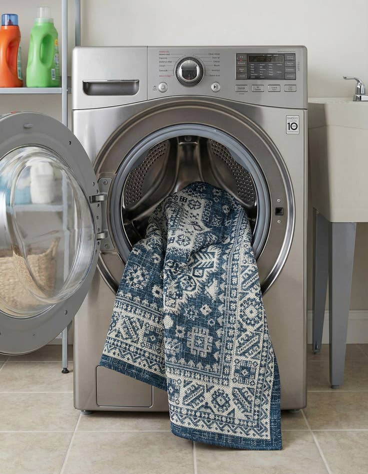 Detail image of 4' x 6'  Washable Aztec Indoor / Outdoor Rug