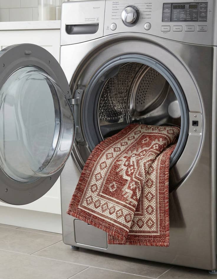 Detail image of 1' 4 x 1' 4  Washable Aztec Indoor / Outdoor Sample Rug