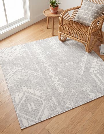 5' 3 x 5' 3 Easy-Clean Bohemian Indoor / Outdoor Square Rug