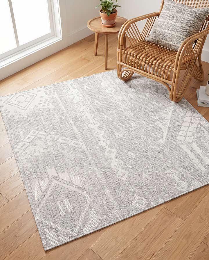 5' 3 x 5' 3 Easy-Clean Bohemian Indoor / Outdoor Square Rug