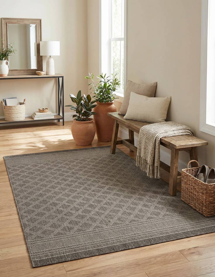 Detail image of 6' 1 x 9' Easy-Clean Trellis Indoor / Outdoor Rug
