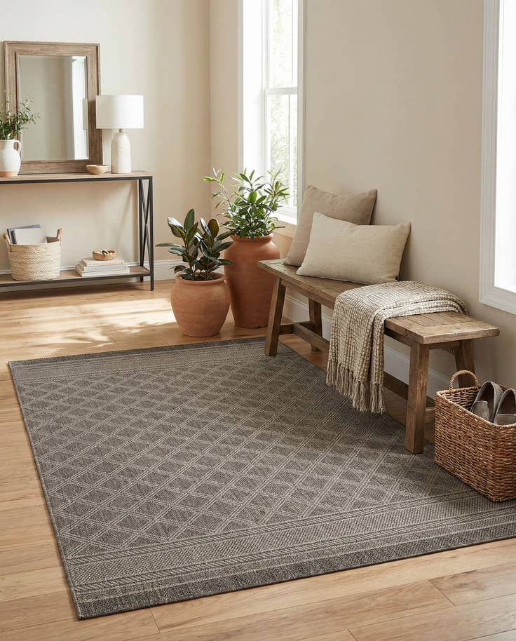 Detail image of 6' 1 x 9' Easy-Clean Trellis Indoor / Outdoor Rug