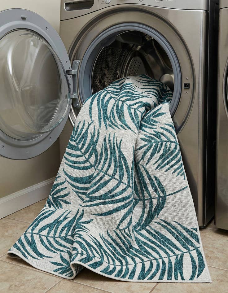 Detail image of 6' x 9'  Washable Botanical Indoor / Outdoor Rug