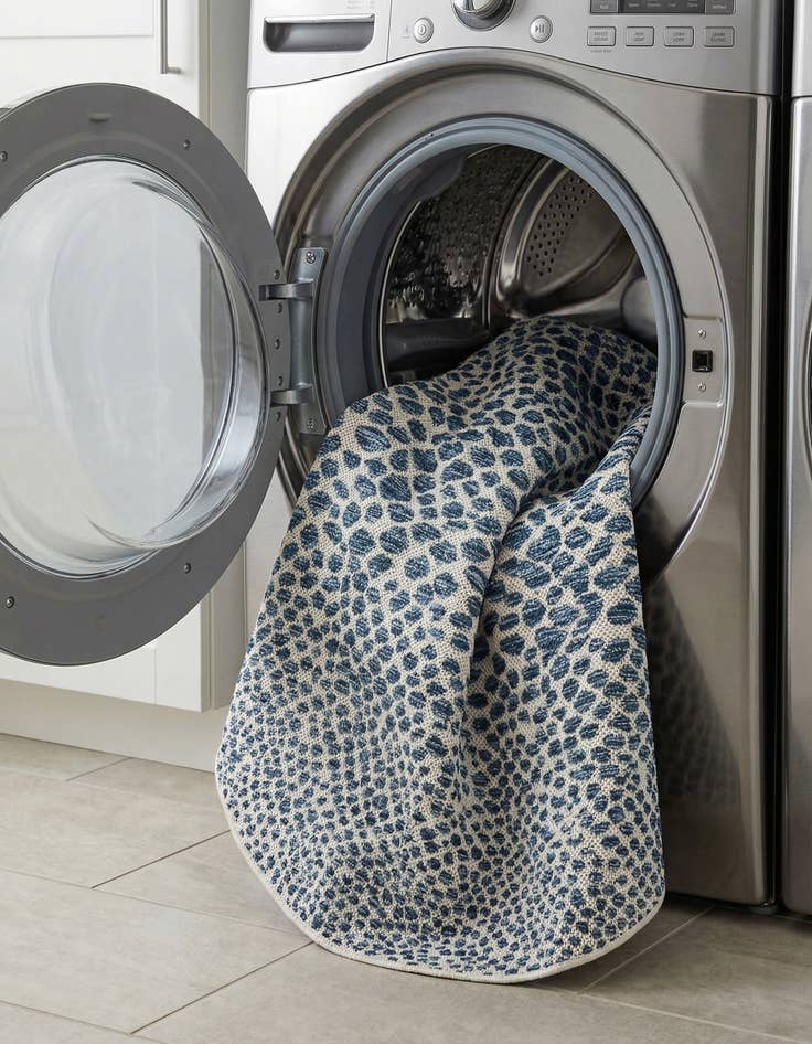 Detail image of 4' x 4'  Washable Jill Zarin Cape Town Indoor / Outdoor Round Rug