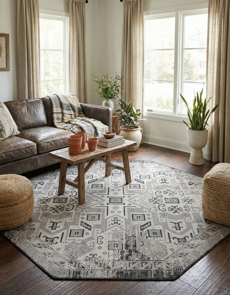Detail image of 7' 10 x 7' 10 Easy-Clean Aztec Indoor / Outdoor Octagon Rug