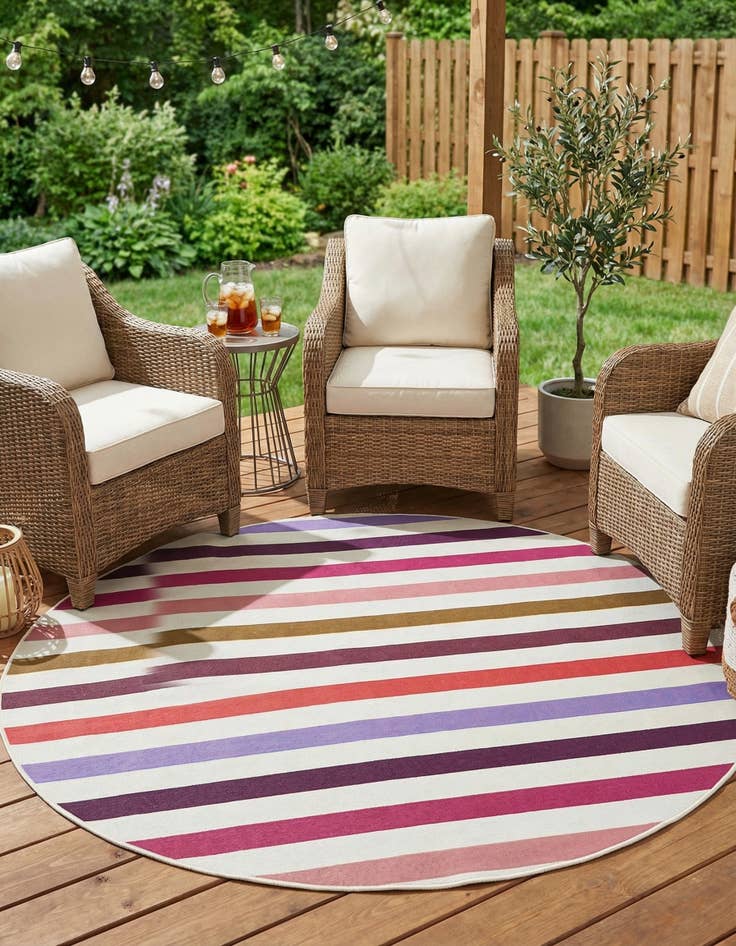 Detail image of 6' x 6'  Washable Striped Indoor / Outdoor Round Rug