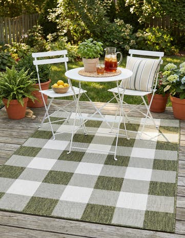 5' 3 x 7' Easy-Clean Checkered Indoor / Outdoor Rug