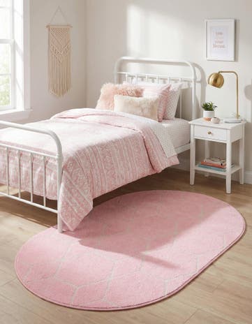 Light Pink Lattice Frieze Oval Rug