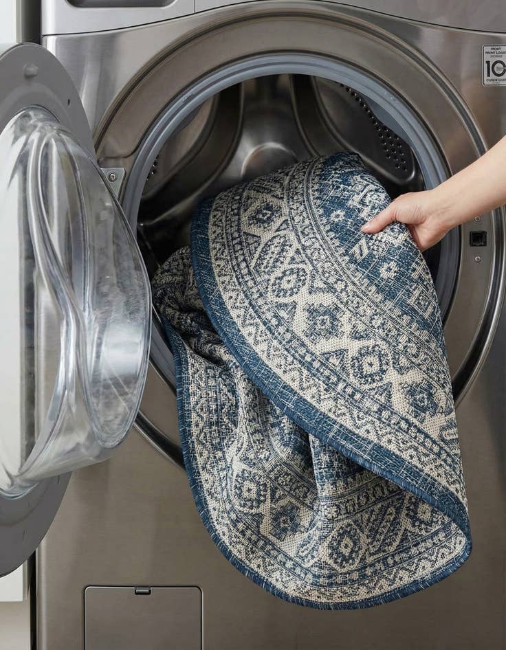 Detail image of 5' 3 x 5' 3  Washable Aztec Indoor / Outdoor Round Rug