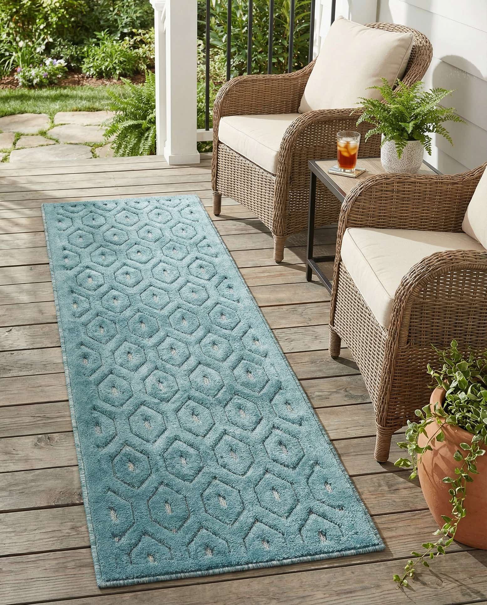 2' x 6' Easy-Clean Trellis Textured Indoor / Outdoor Runner Rug