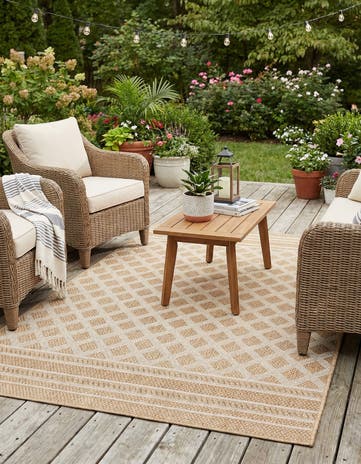 4' 1 x 6' 1 Easy-Clean Lattice Indoor / Outdoor Rug