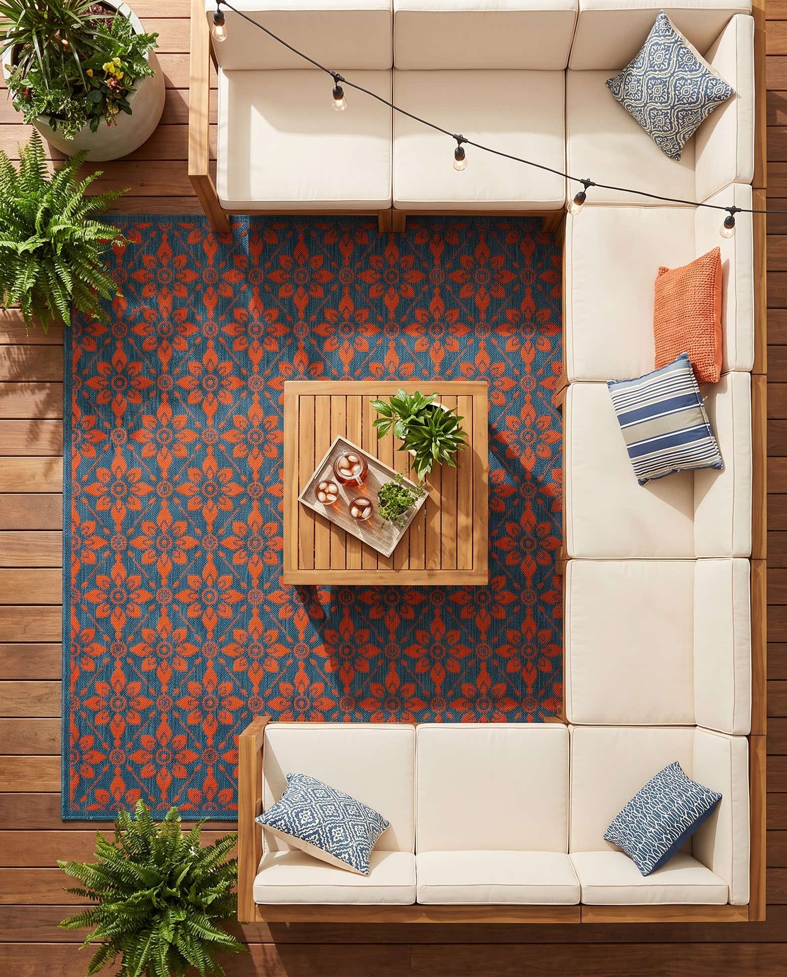 7' 10 x 7' 10 Easy-Clean Trellis Indoor / Outdoor Square Rug