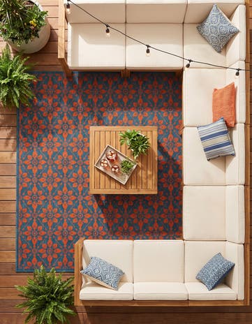 7' 10 x 7' 10 Easy-Clean Lattice Indoor / Outdoor Square Rug