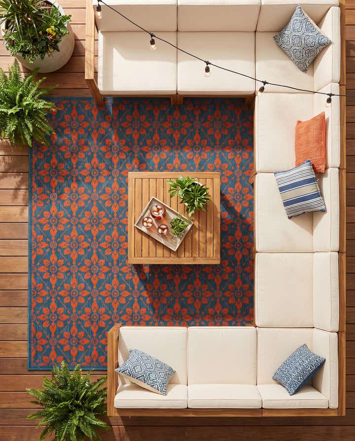 7' 10 x 7' 10 Easy-Clean Trellis Indoor / Outdoor Square Rug