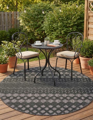 5' 3 x 5' 3 Easy-Clean Trellis Textured Indoor / Outdoor Round Rug