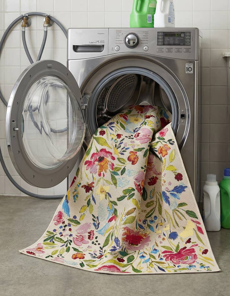 Detail image of 3' 3 x 5' 3  Washable Botanical Indoor / Outdoor Rug