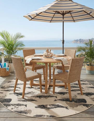 7' 10 x 7' 10 Easy-Clean Coastal Indoor / Outdoor Round Rug