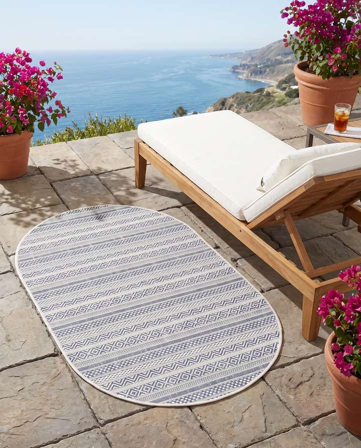 3' x 5' 3 Easy-Clean Ribbon Indoor / Outdoor Oval Rug