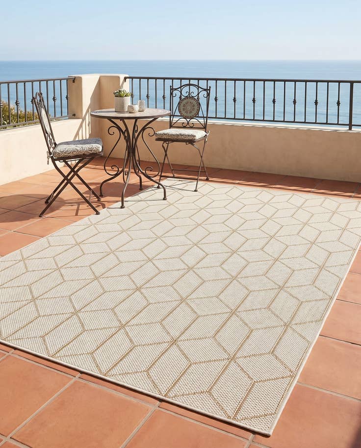 Detail image of 5' 3 x 8' Easy-Clean Lattice Indoor / Outdoor Rug