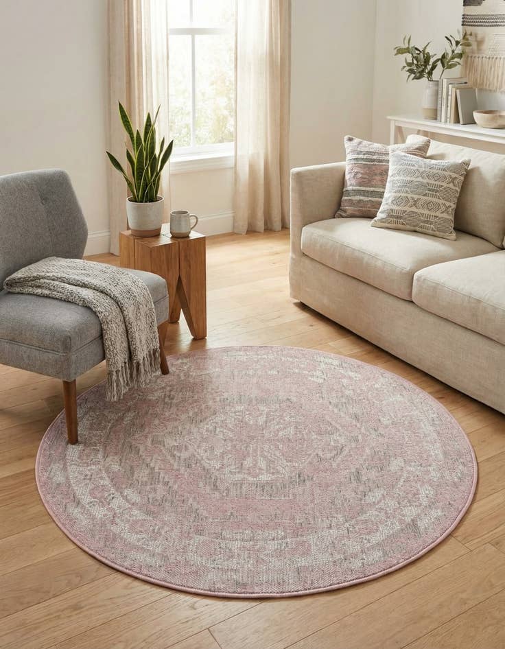 Detail image of 4' x 4'  Washable Traditional Indoor / Outdoor Round Rug