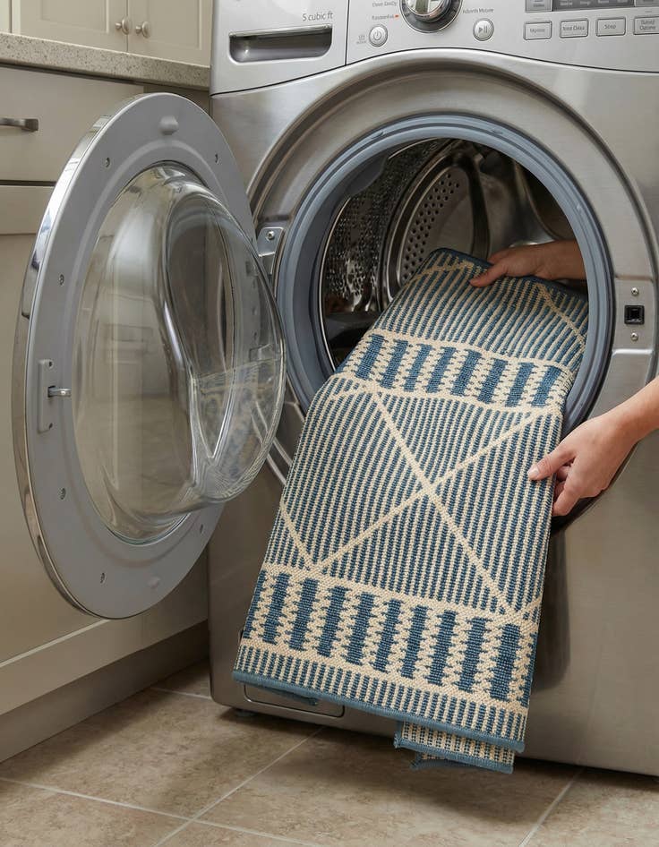 Detail image of 2' x 3'  Washable Trellis Indoor / Outdoor Rug