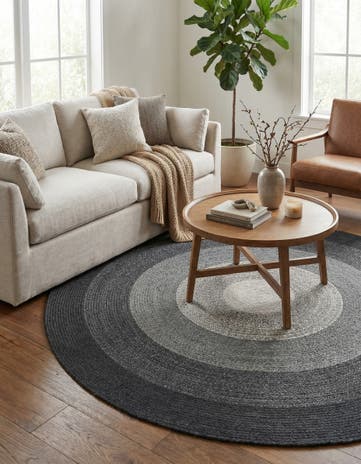7' 10 x 7' 10 Handmade Hand Braided Wool Round Rug