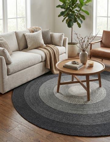 7' 10 x 7' 10 Handmade Hand Braided Wool Round Rug